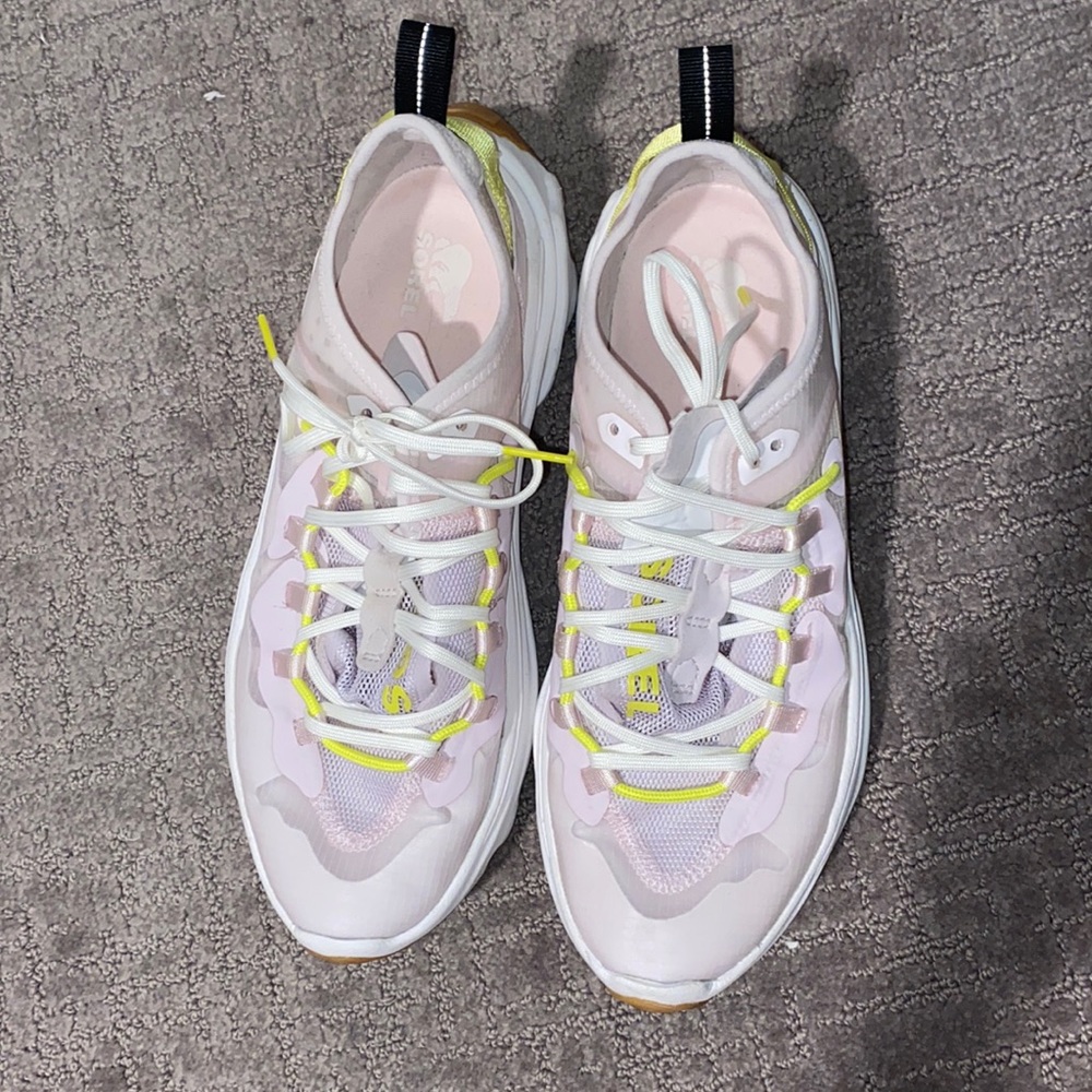 Sorel kinetic breakthrough sneakers pink/lime color